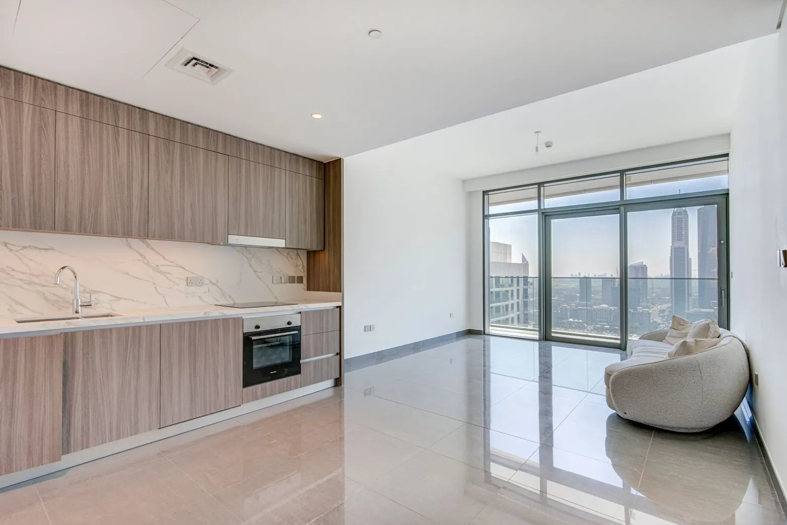 2-х спальные апартаменты в Beach Vista Tower 1