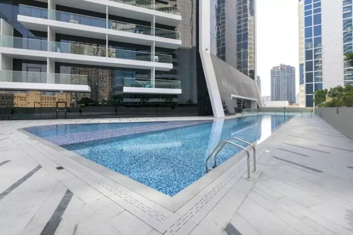 marquise-square-dubai-downtown-swimmingpool-768x511.webp